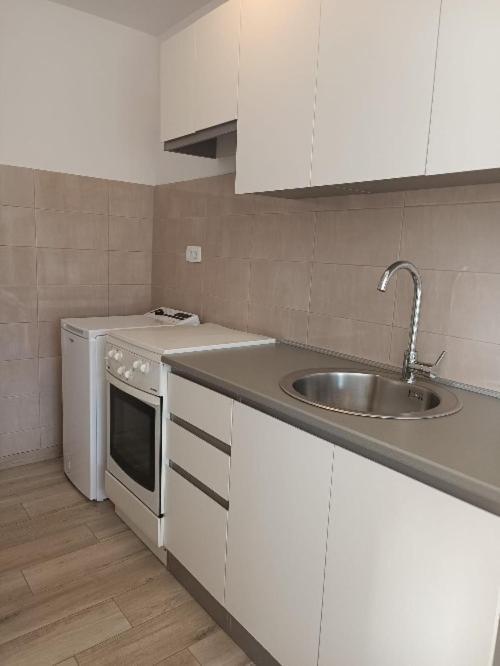 G&S Apartment ตรีบูนย์ ภายนอก รูปภาพ