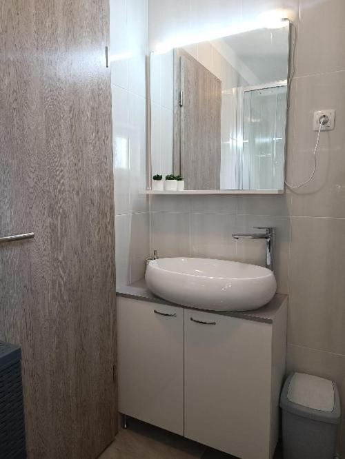 G&S Apartment ตรีบูนย์ ภายนอก รูปภาพ