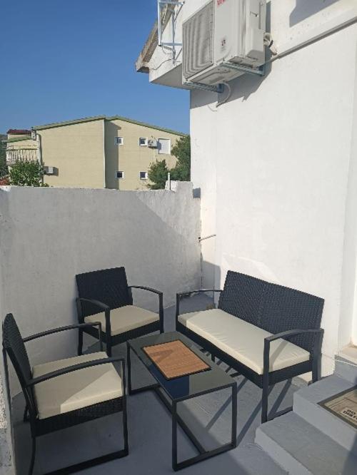 G&S Apartment ตรีบูนย์ ภายนอก รูปภาพ