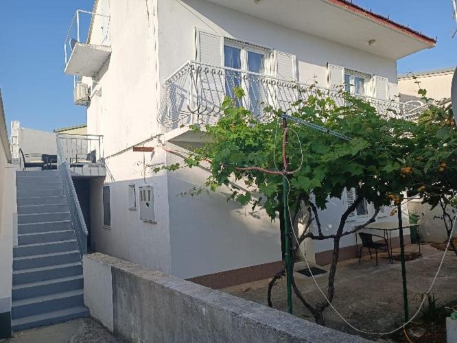 G&S Apartment ตรีบูนย์ ภายนอก รูปภาพ